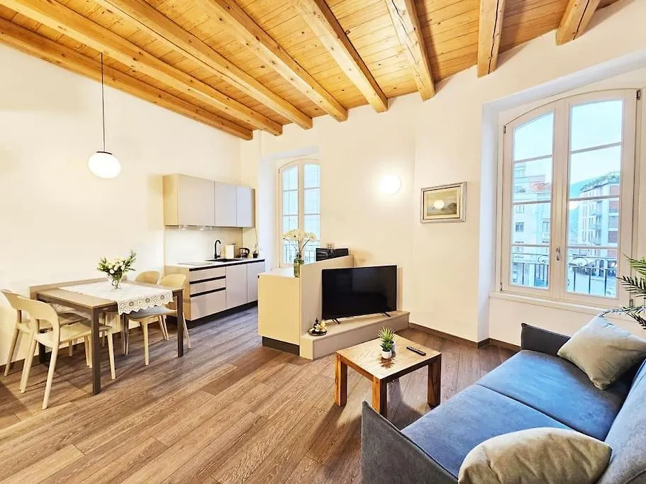 Plaza Deluxe Modern Center House - View Como Lake - Top Privacy