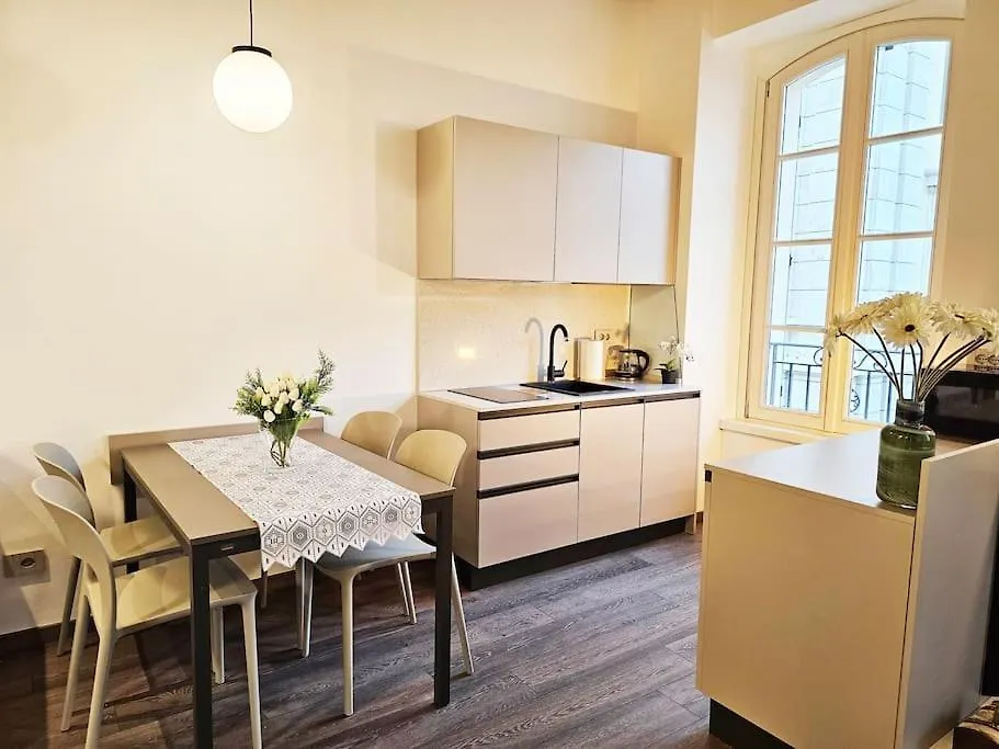 Plaza Deluxe Modern Center House - View Como Lake - Top Privacy