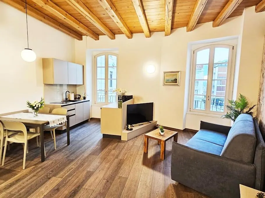 Plaza Deluxe Modern Center House - View Como Lake - Top Privacy 0*,